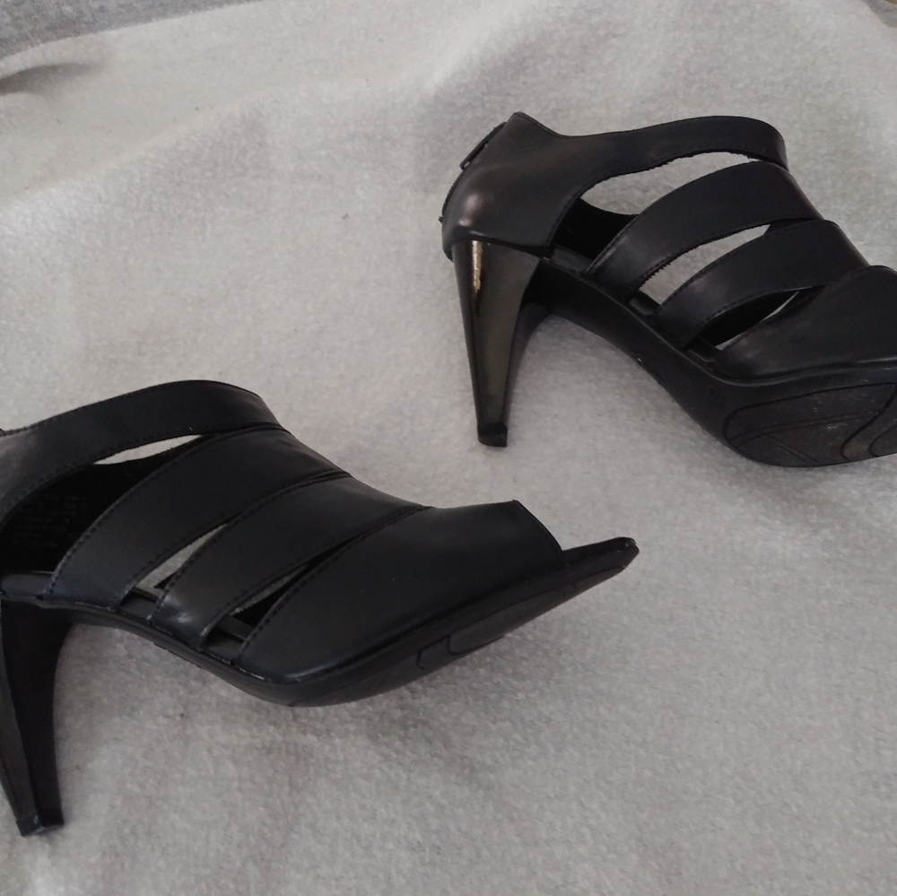 Sandals - Picture 8 of 9